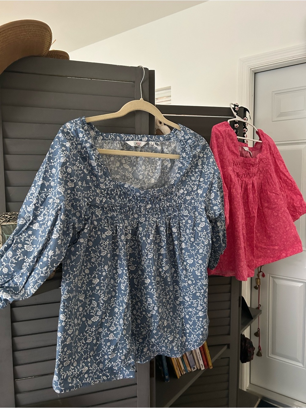 Denim&Co Blue Floral Scoop-Neck Blouse